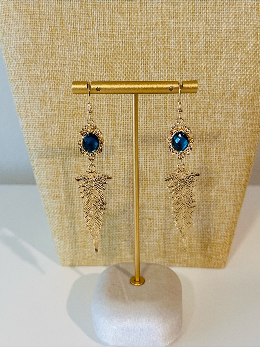 Fashion Jewelry Gold Feather Drop Earrings with Blue Stone